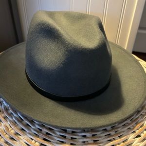 NWT Gray Gelso Bianco Hat